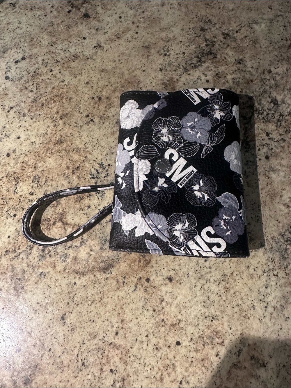 Steve Madden Black Floral Logo Wristlet Wallet Card Holder Zip Pocket